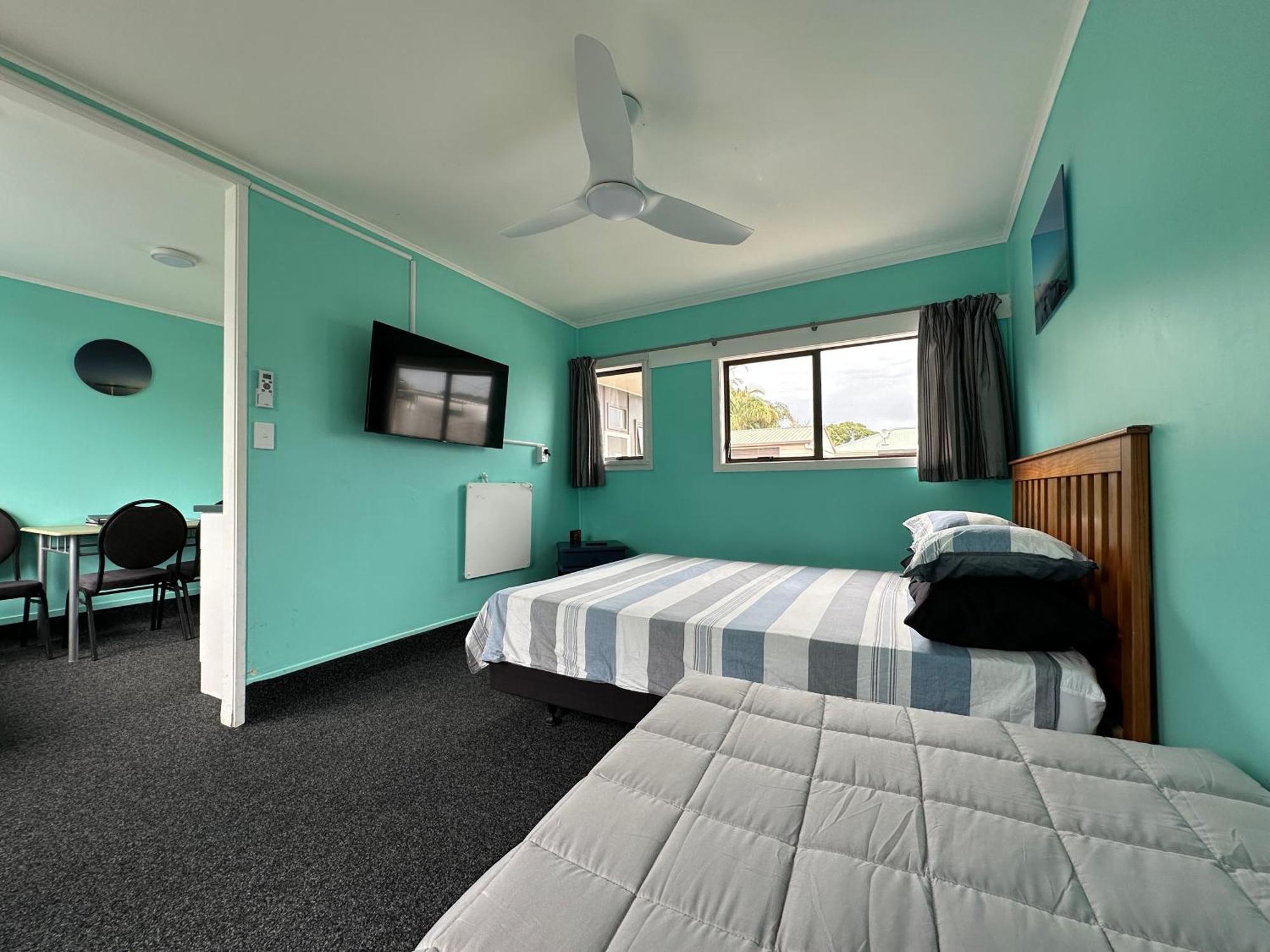 Kiwi Cabins Hotel Tapu ภายนอก รูปภาพ